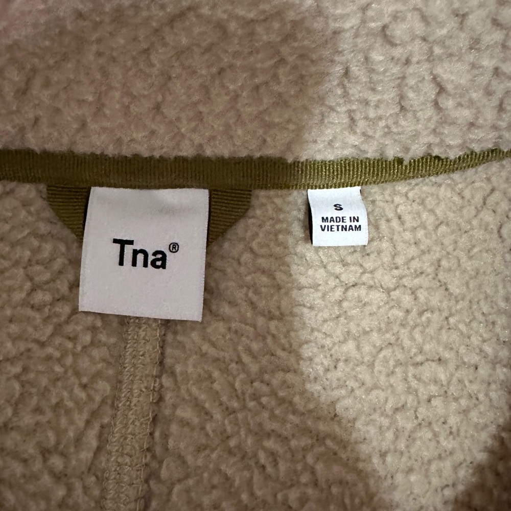 Aritzia Bigfoot 1/2 zip - Picture 3 of 3